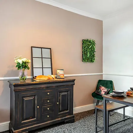 The House - 4 Bed Townhouse Apartment Harrogate