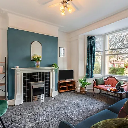 The House - 4 Bed Townhouse